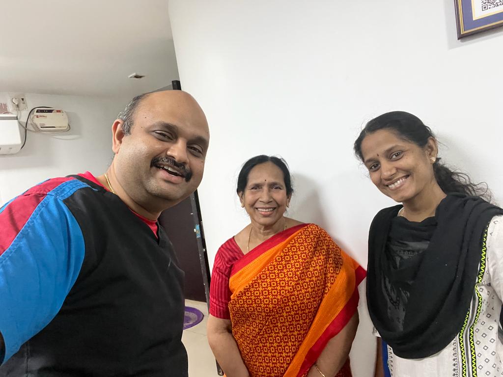 Happy Patient's Selfie with Dr Sendhilnathan